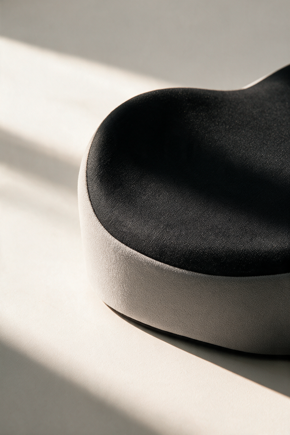 Snoovia Ergonomisches Sitzkissen – Memory Foam mit Steißbein-Entlastung